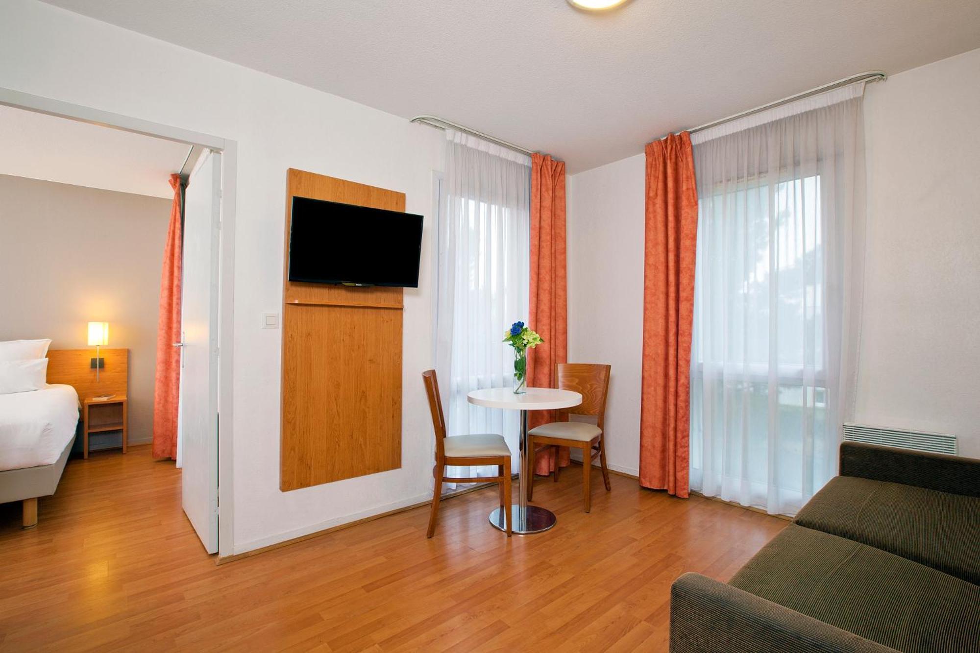 Sejours & Affaires Nantes La Beaujoire Aparthotel Ruang foto