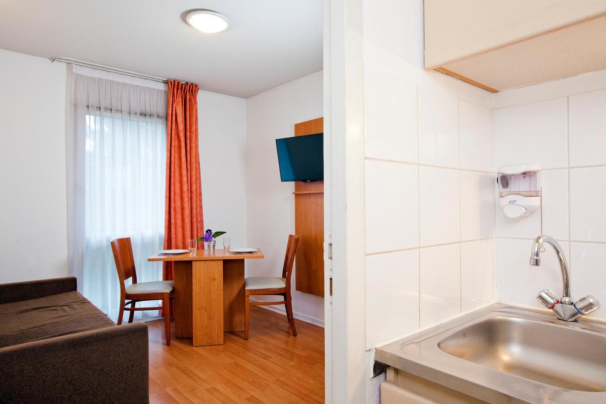 Sejours & Affaires Nantes La Beaujoire Aparthotel Ruang foto