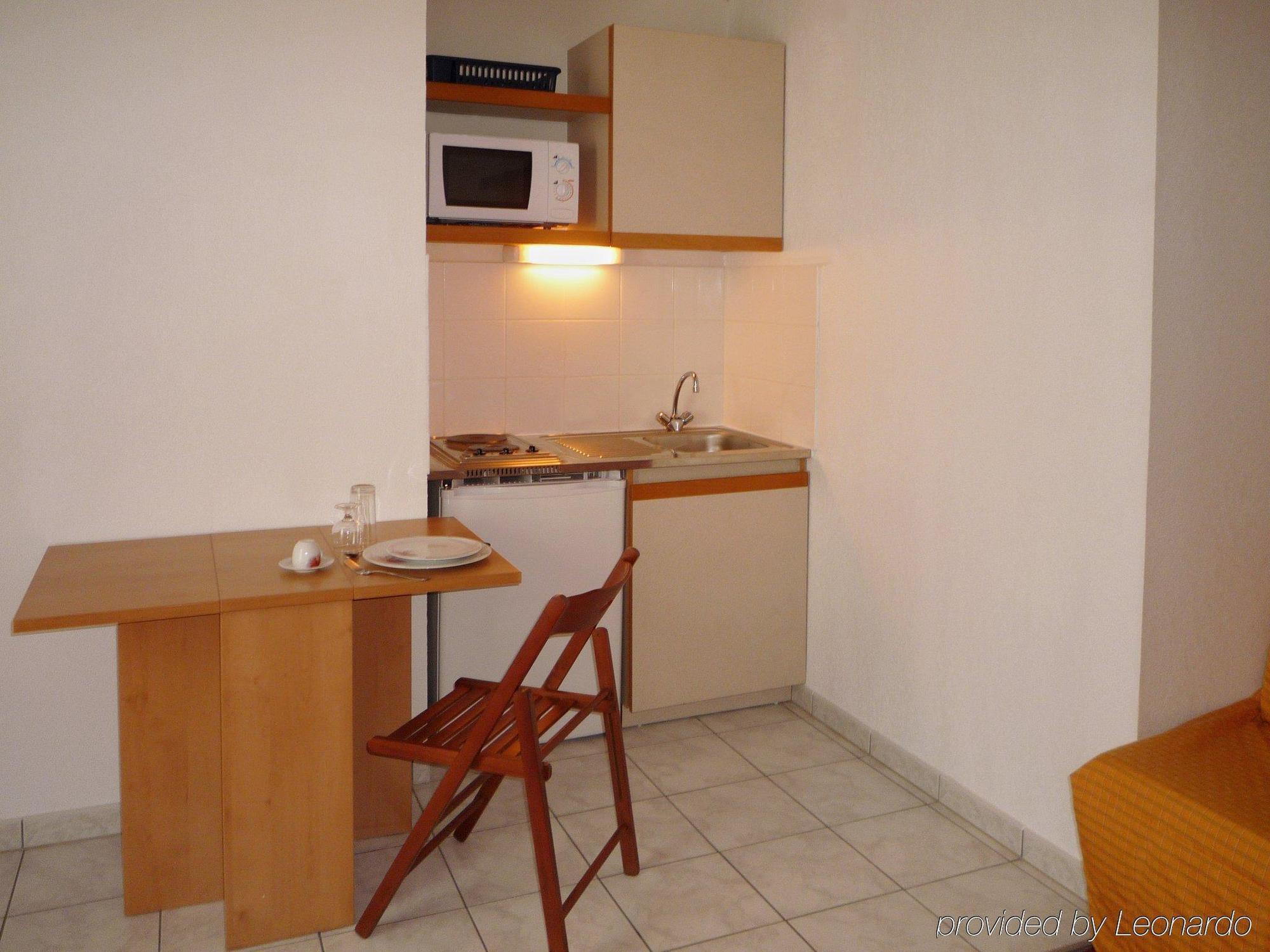 Sejours & Affaires Nantes La Beaujoire Aparthotel Ruang foto