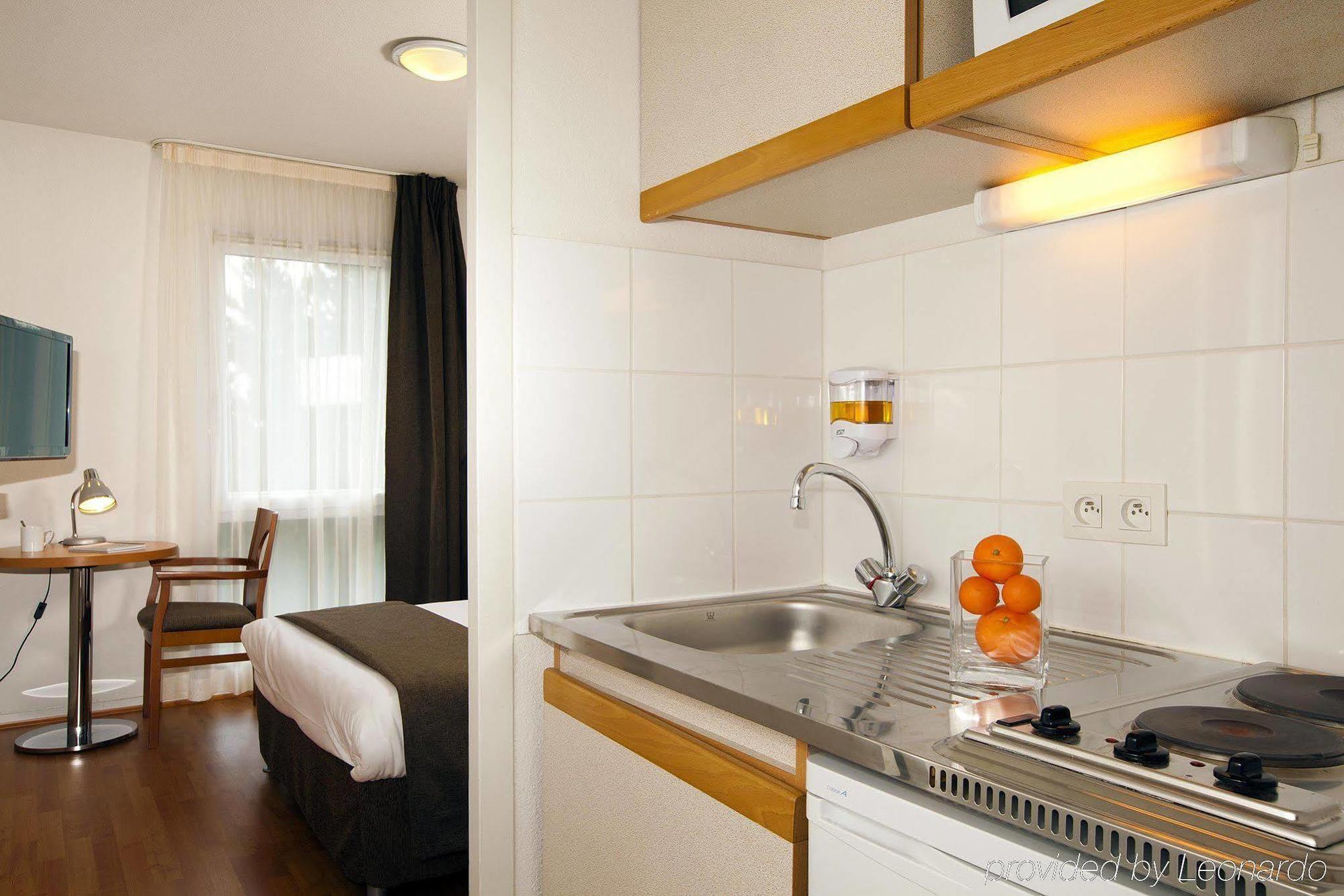Sejours & Affaires Nantes La Beaujoire Aparthotel Bagian luar foto